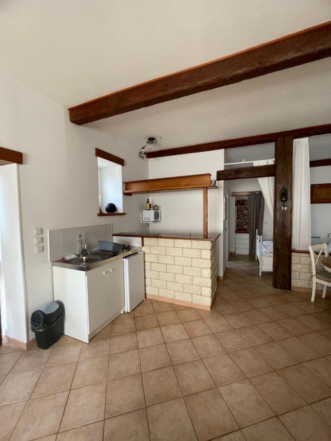 Gite D'Ecosse Apartment Azille Exterior foto